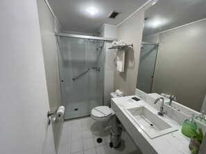 Bathroom - FARIA LIMA HOTEL COM VARANDA GARDEN  (São Paulo)