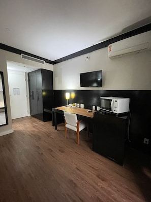 Deluxe Apartment, Balcony, Garden View | Interior - FARIA LIMA HOTEL COM VARANDA GARDEN  (São Paulo)