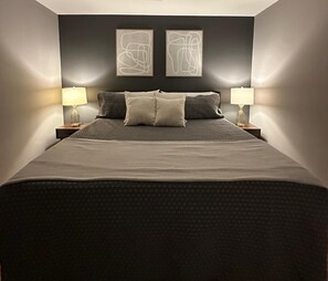 3 bedrooms, iron/ironing board, Internet, bed sheets - Fabulous 3-bedroom apartment with AC in vibrant Newark (Newark)