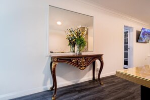 Interior - Flat Hyde Park (London)