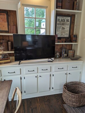 Interior - Beautiful 2 Bedroom Apartment Farmhouse in Canton (Canton)