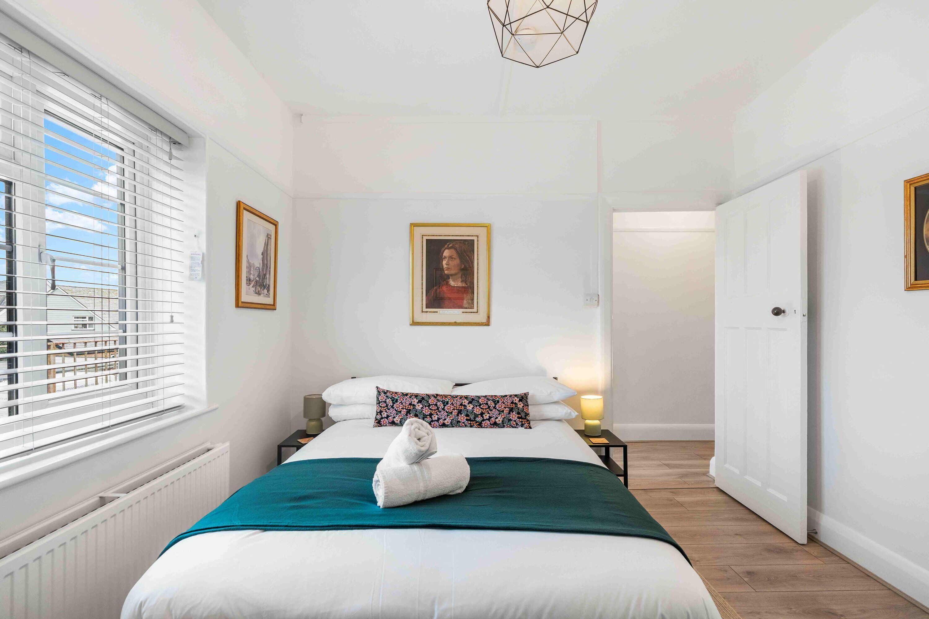 Iron/ironing board, Internet, bed sheets