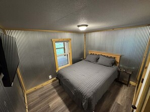 3 bedrooms, Internet, bed sheets - Amazing Waterfalls & Swim Hole at Dale Hollow Lake (albany)