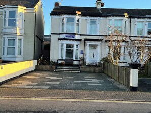 Exterior - seaview guest house (Southport)