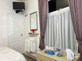 Double Room, Beach View | Free WiFi