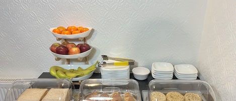 Tägliches inbegriffenes kontinentales Frühstück