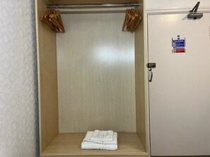 WiFi (無料)