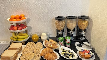 Tägliches inbegriffenes kontinentales Frühstück