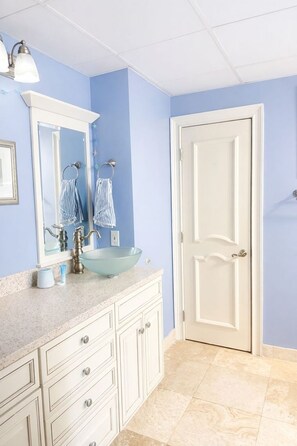 Shower, bidet, towels, soap