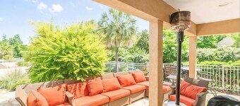 3 bedroom apartment with sauna and game room AC/Heat and pool access/laundry