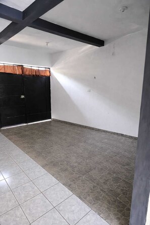 Interior - Private Room with Private Bathroom in San Salvador (San Salvador)