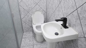 Pyyhkeet, saippua, vessapaperi