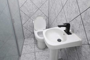 Pyyhkeet, saippua, vessapaperi