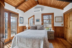Desk, iron/ironing board, travel cot, WiFi - Little Creek Retreat close to Boone & Blowing Rock (Boone)