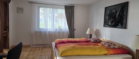 Fer et planche à repasser, accès Internet, draps fournis