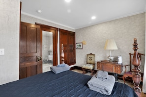 5 bedrooms, iron/ironing board, WiFi, bed sheets