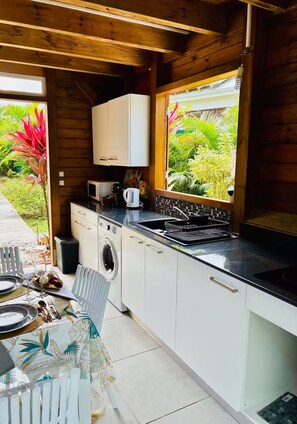 Geladeira, micro-ondas, fogão, cooktop