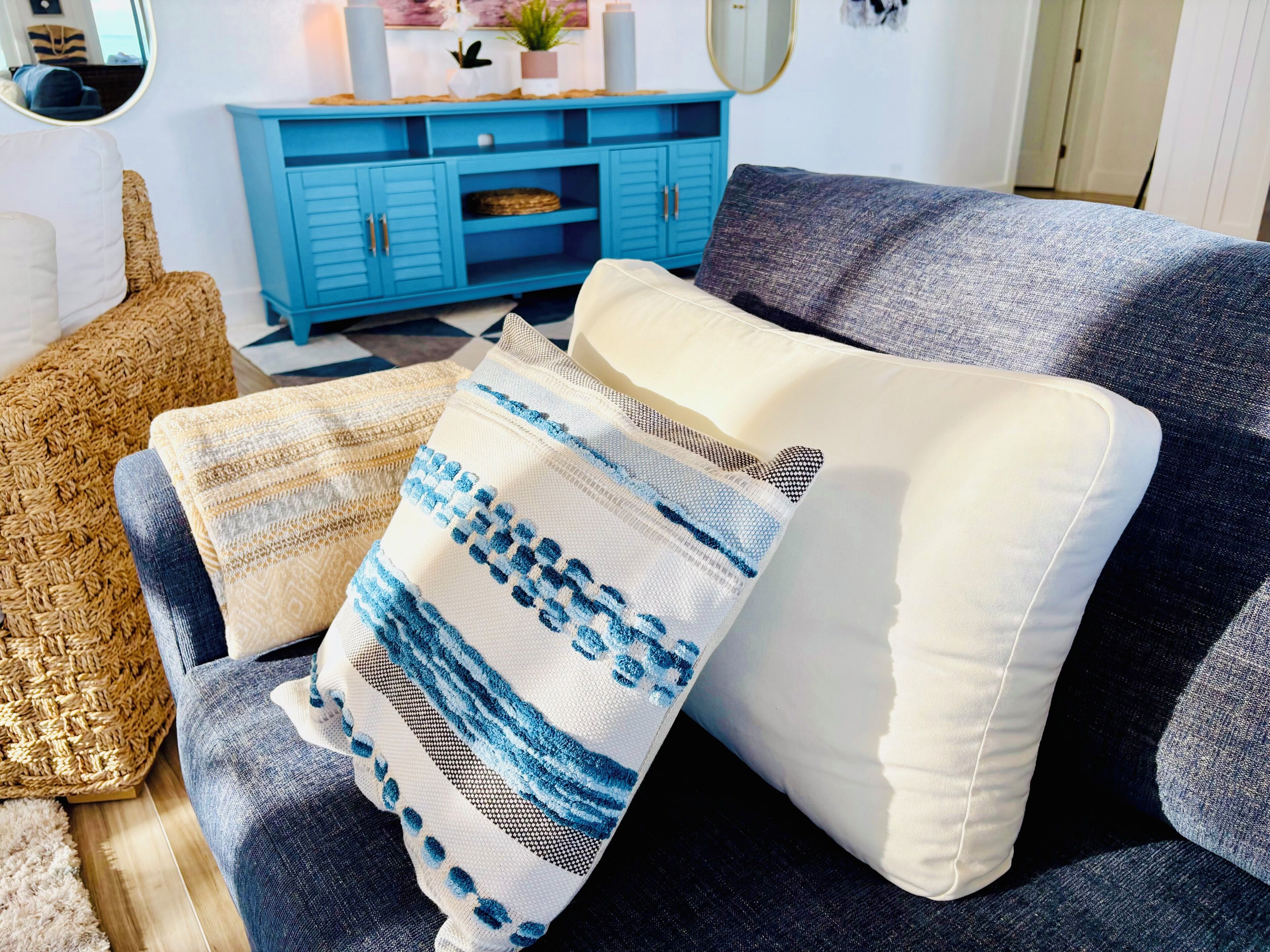 Smart TV, ping pong, books, printers