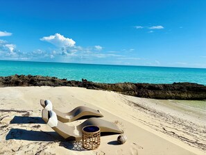 Sun-loungers, beach towels - Barefoot Luxury & Private Beach Triton Beach House (Current)