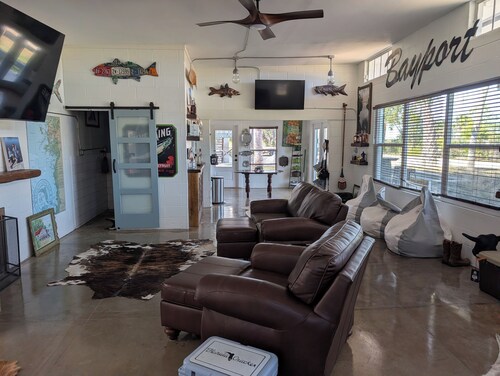 Fla cracker " Bayport Reel Retreat"