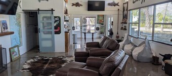 Fla cracker " Bayport Reel Retreat"