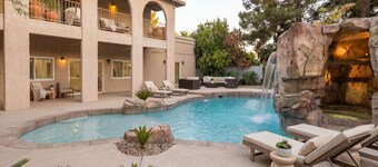 Family Fun Oasis with Pool, BBQ & Game Room 9-bedroom house with AC in Las Vegas