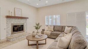 Televisie en een open haard