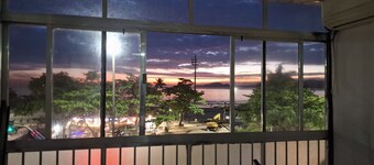 Apartment facing the sea in Santos-SP, 2 bedrooms, 8 beds, full air conditioning.