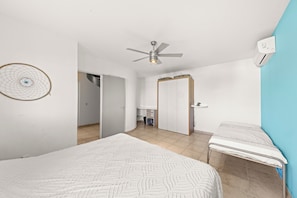 4 bedrooms, iron/ironing board, free WiFi, bed sheets - Beautiful Oceanview Home with private pool, In walking distance from Mambo Beach (Willemstad)