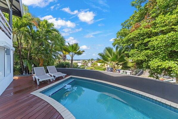 Outdoor pool - Beautiful Oceanview Home with private pool, In walking distance from Mambo Beach (Willemstad)