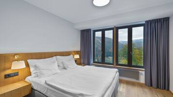 In-room safe, desk, soundproofing, free WiFi