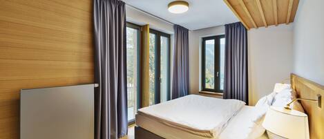 In-room safe, desk, soundproofing, free WiFi