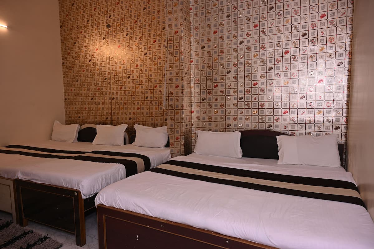 Family Room | Free WiFi