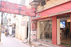 تفاصيل الفندق من الخارج