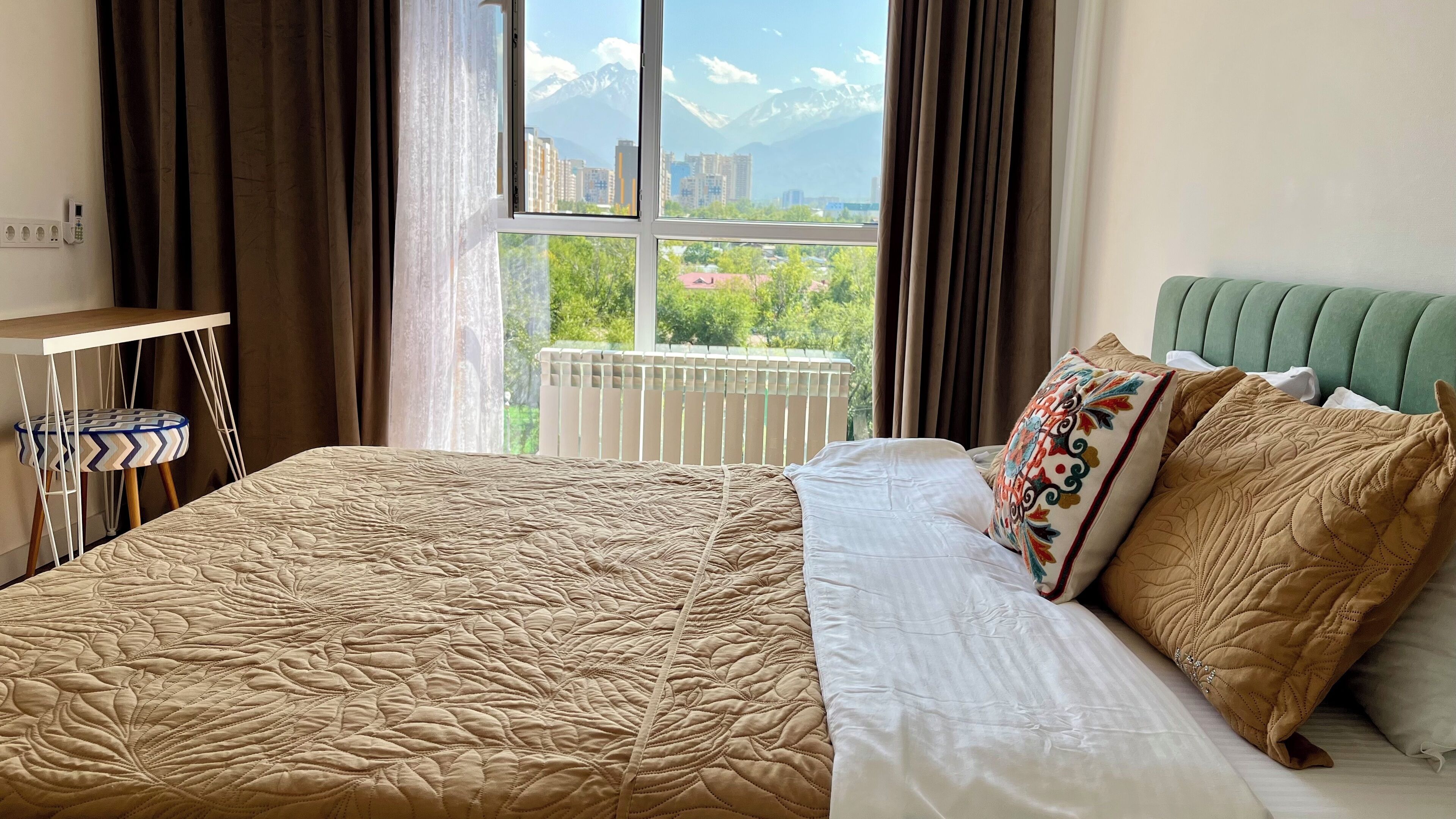 Fer et planche à repasser, accès Internet, draps fournis