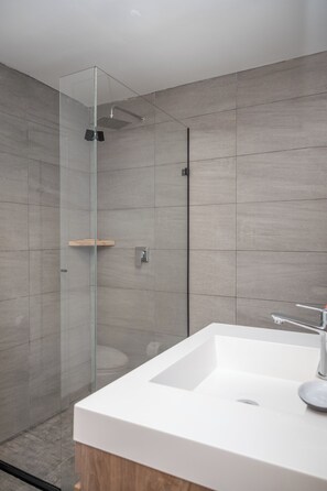 Hair dryer, towels, soap, toilet paper - Duplex Loft w/ Pool, Sauna + Parking - BAQ (Barranquilla)