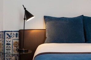 4 bedrooms, iron/ironing board, free WiFi - Correiros Duplex Deluxe Apartment (Lisbon)