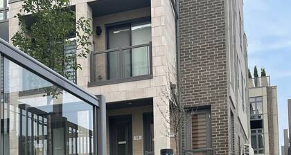 Cozy 1-bedroom condo in adorable Toronto with AC comfort