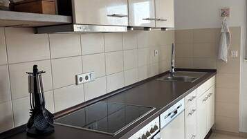 Microonde, forno, piano cottura, lavastoviglie