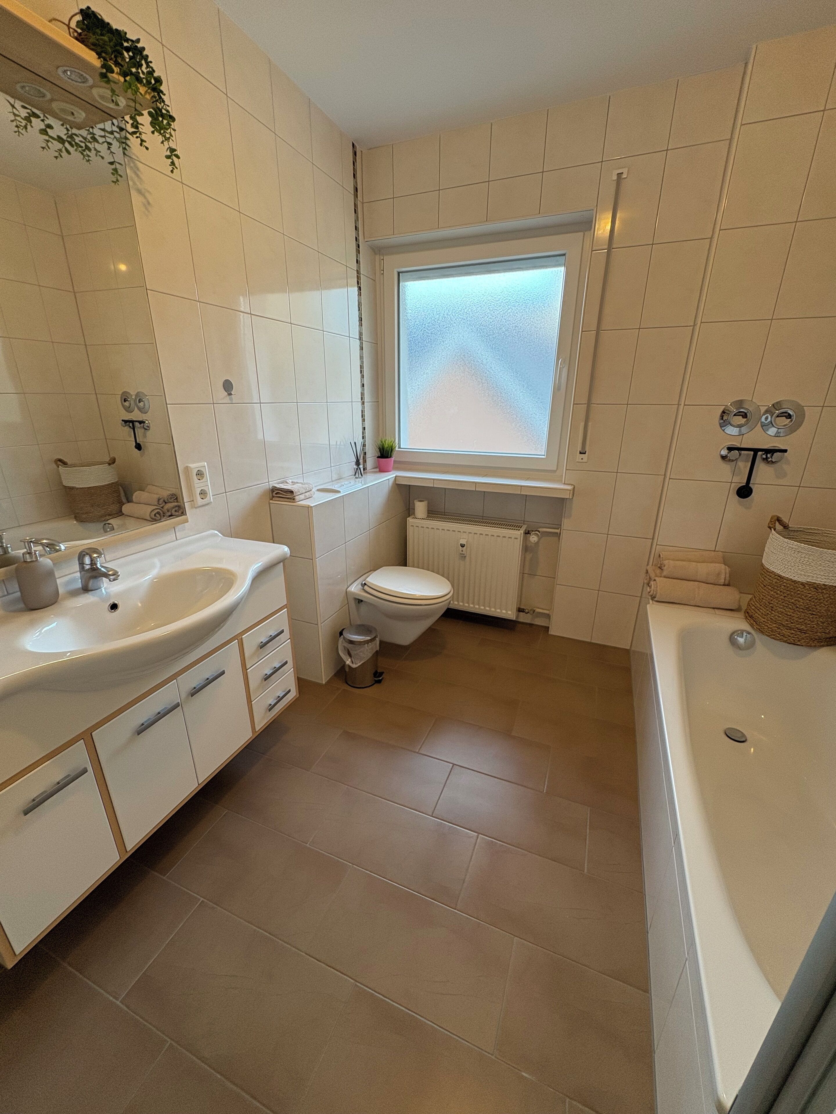 Haartrockner, Handtücher, Toilettenpapier