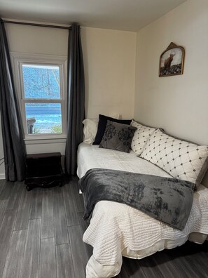 3 chambres, bureau, fer et planche à repasser, accès au Wi-Fi (inclus)