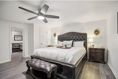 Historic 3-bedroom home on private acre lot with creek 25 min from Nashville