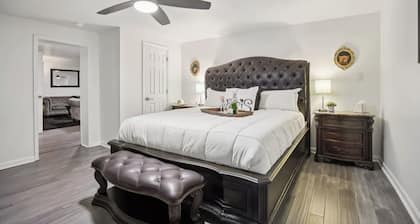 Historic 3-bedroom home on private acre lot with creek 25 min from Nashville