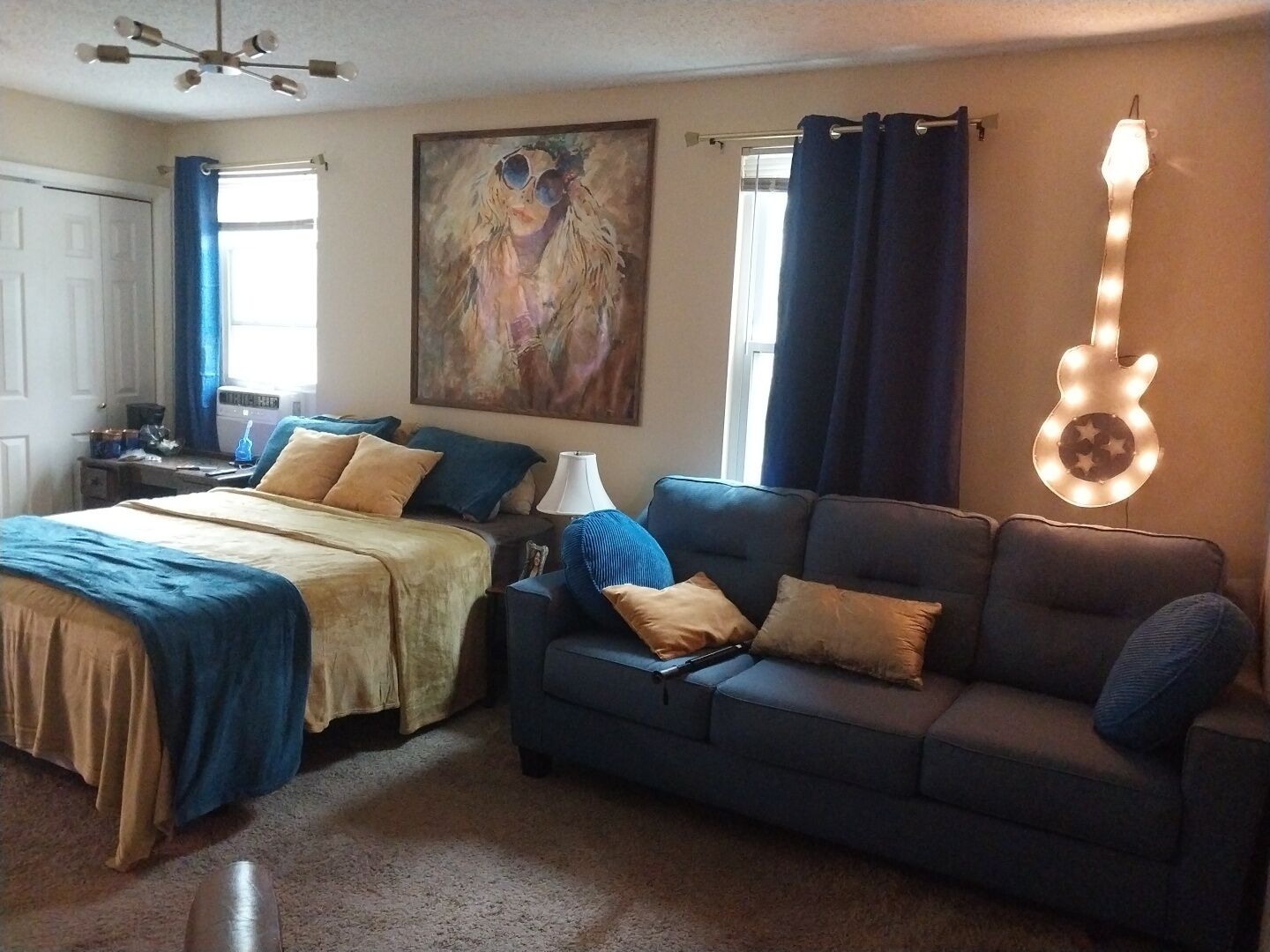 2 bedrooms, desk, iron/ironing board, Internet