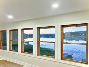 Interior - Waterfront with amazing view and hot tub (Cortland)