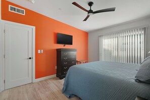 Iron/ironing board, WiFi, bed sheets - Cozy One Bedroom Oldtown EV Charger Shared Space (Scottsdale)