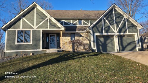 Spacious 4-bedroom house in lovely Shawnee Sleeps 10