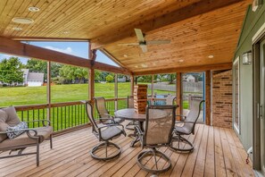 Outdoor dining - The Shawnee Smart Estate-Sleeps 10+ (Shawnee)