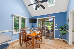 Dining - The Shawnee Smart Estate-Sleeps 10+ (Shawnee)