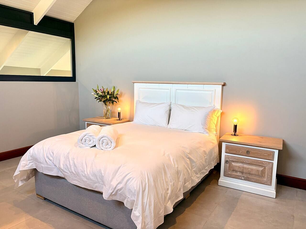 3 bedrooms, desk, iron/ironing board, WiFi (free)